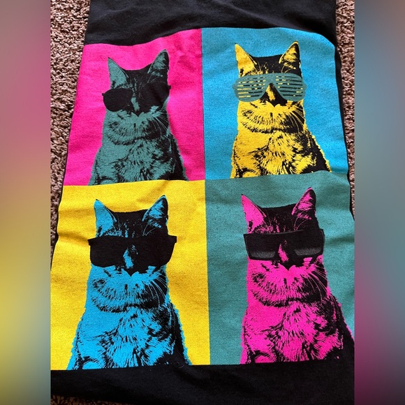 Colorful Cat Graphic T-Shirt - Picture 3 of 3